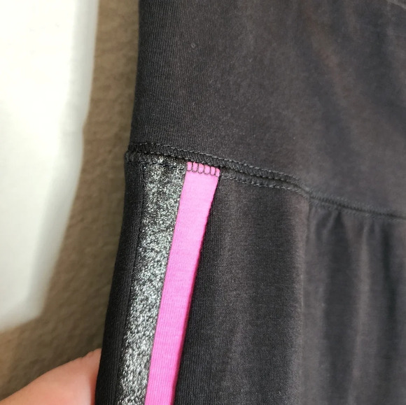 NWT Lane Bryant Black Yoga pants. Pink silver sparkle stripe. Size 14/16. 1X - Picture 2 of 15